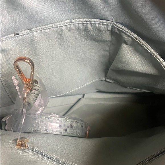 Imoshion Ostrich and Croc-Embossed Vegan Leather Satchel. - Picture 6 of 8